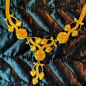 This statement piece 22K gold plated necklace set is Beautiful.